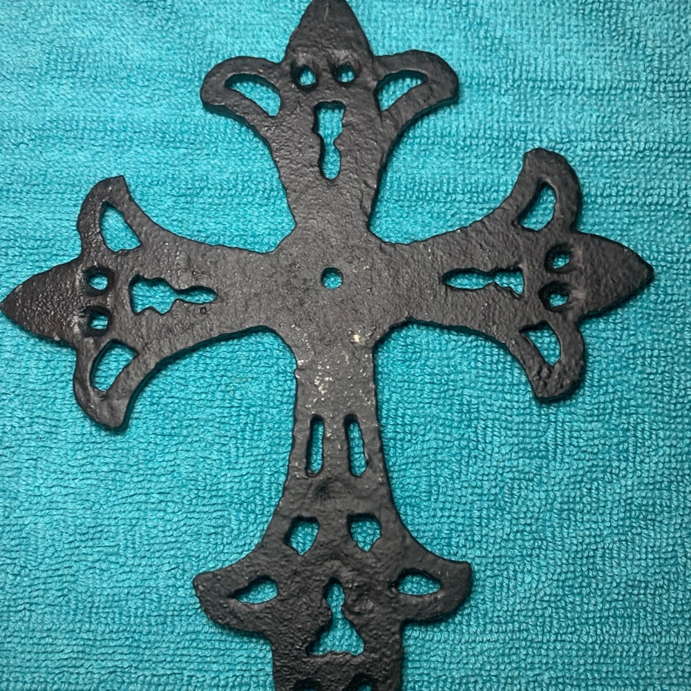 Cast Iron Rustic Cross - Picture 3 of 3